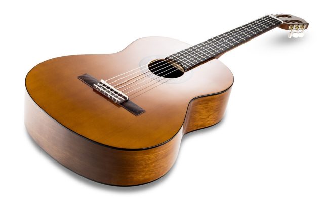 guitarra clásica yamaha chollo